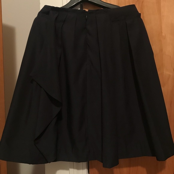 Black Knee-length Skirt - Picture 5 of 5